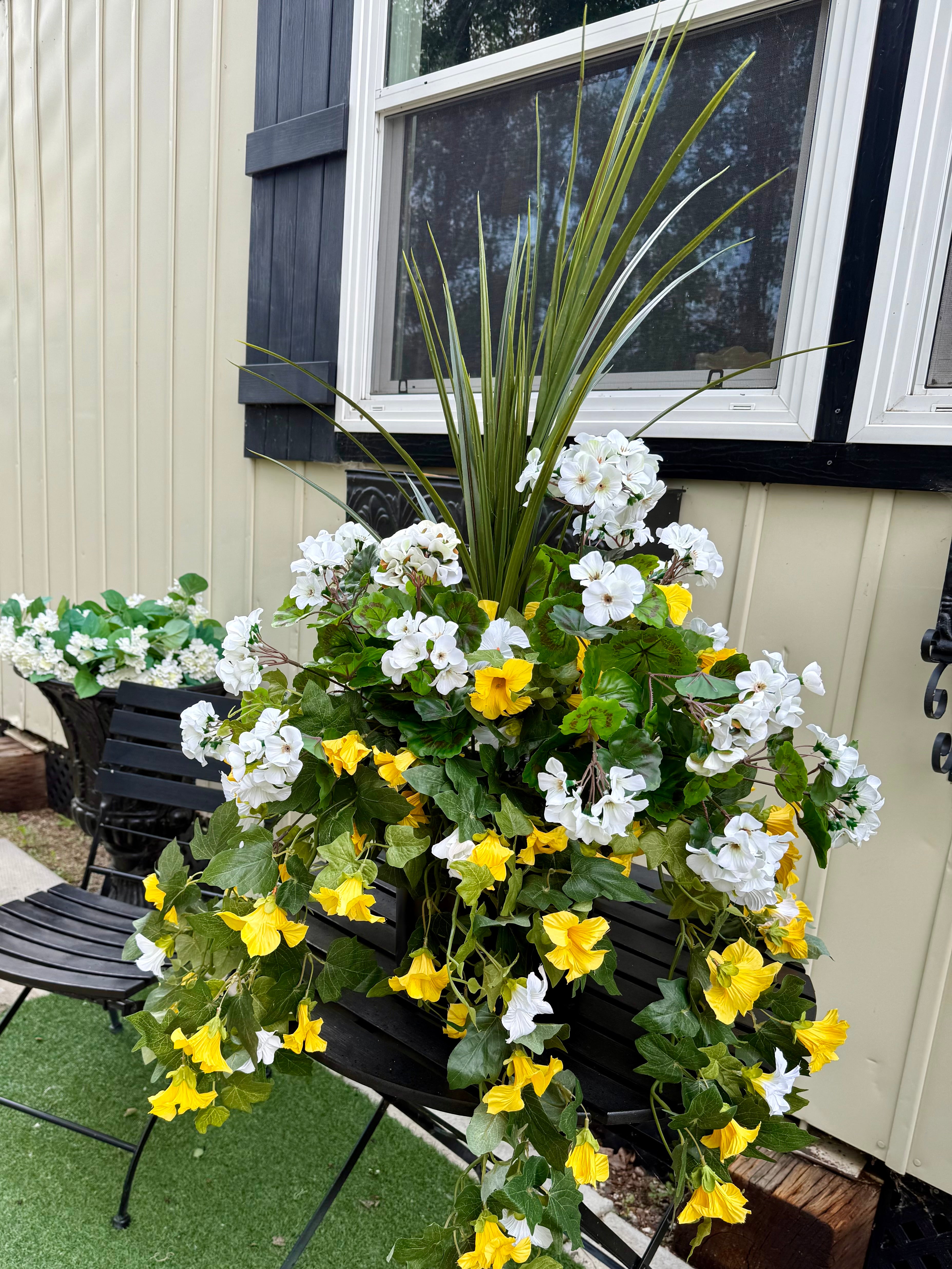 Yellow and White Petunia Insert