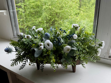 Ranunculus Blueberry Centrepiece
