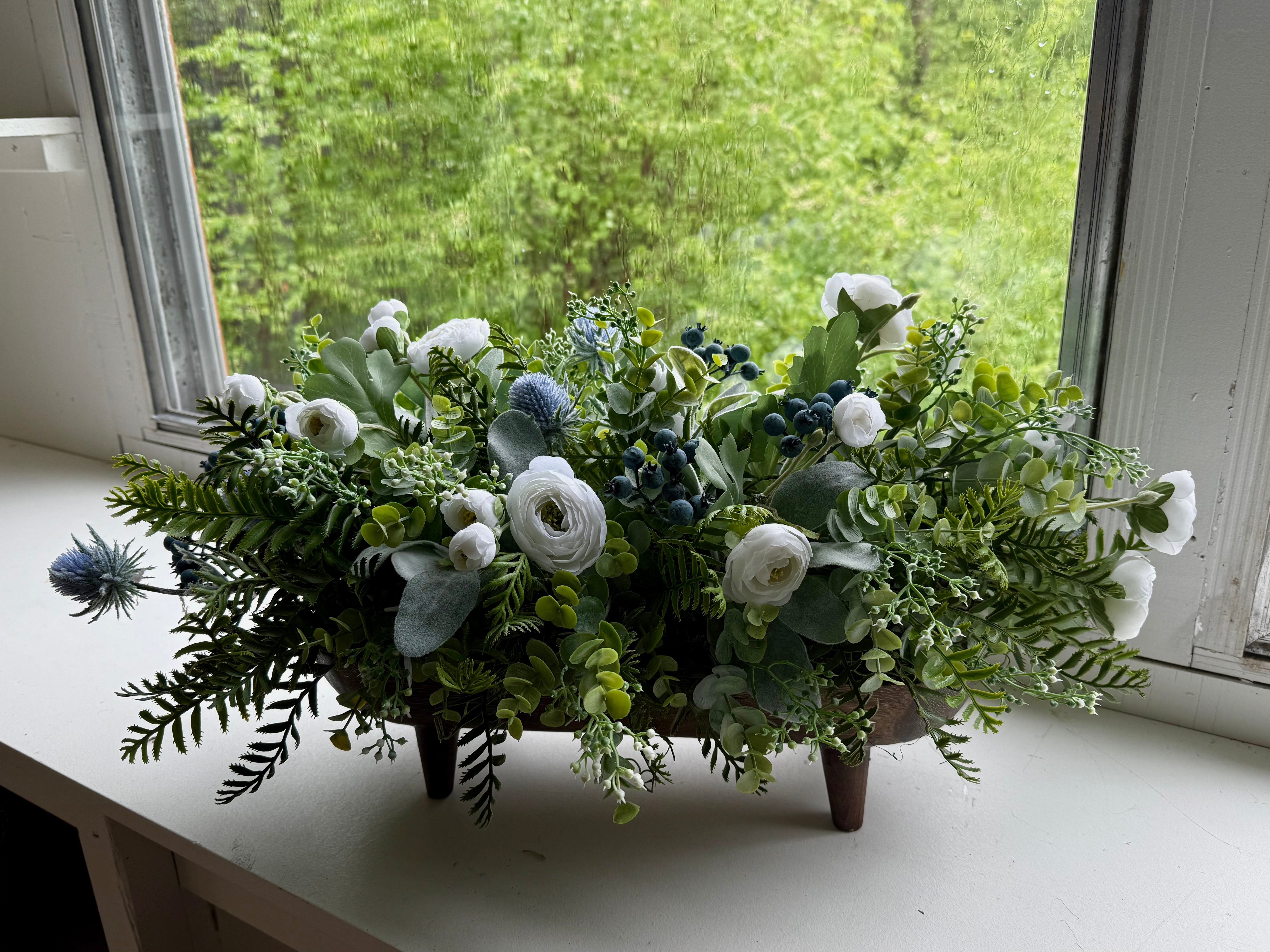 Ranunculus Blueberry Centrepiece